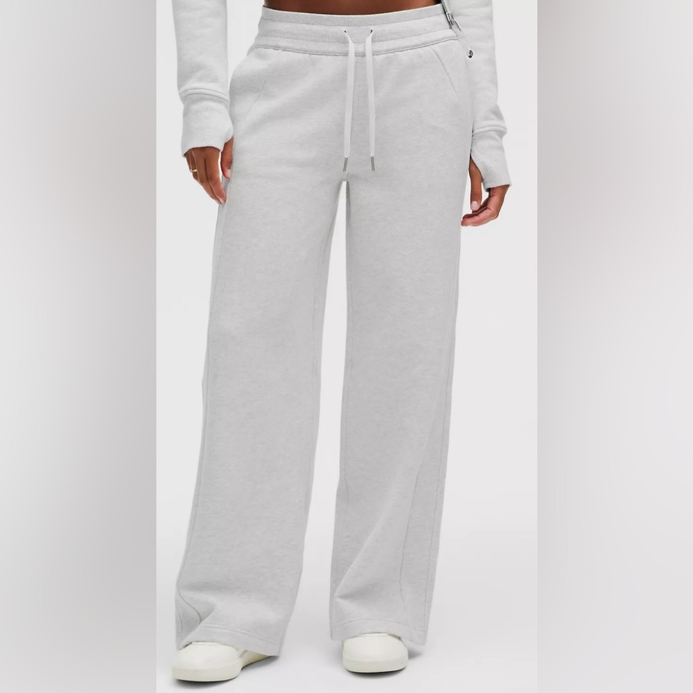 Lululemon Scuba Mid-Rise Wide-Leg Pant
(Regular)